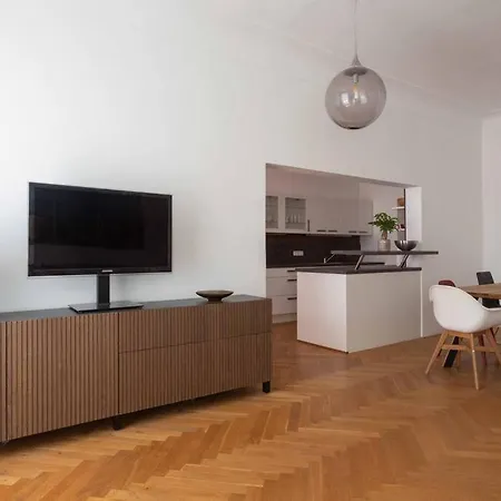 דירה Traumhafte Fuer 6 Pers. מלק